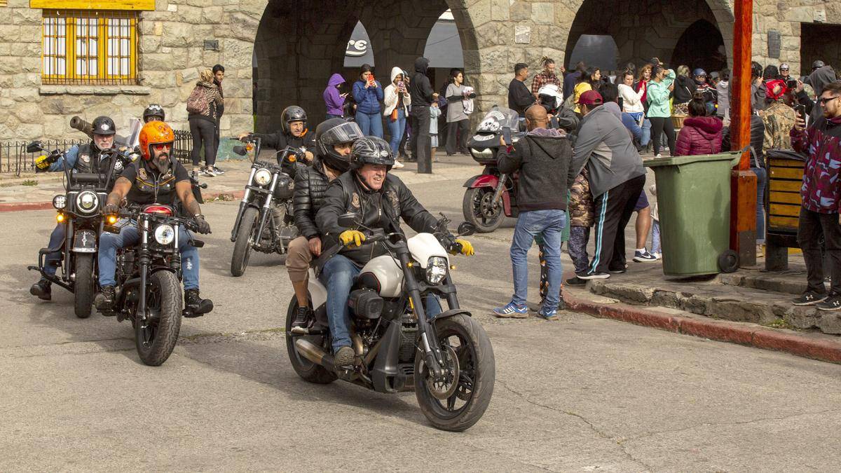 Una caravana de m s de 100 Harley Davidson hizo temblar el centro